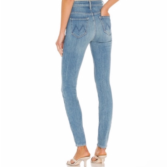 MOTHER Swooner Hover High Waist Seamed Skinny Jean in Blowing Kisses - Picture 7 of 14